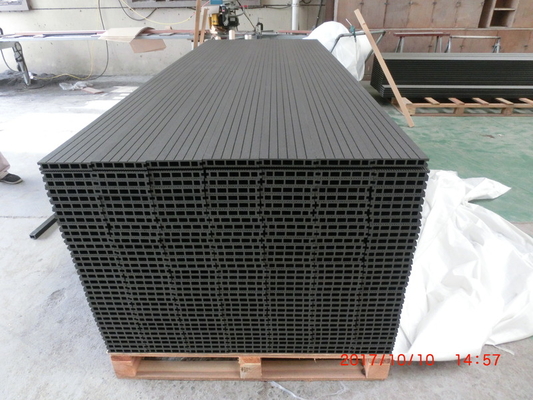 Môi trường thân thiện rỗng kết hợp sàn chống ẩm cho hồ bơi