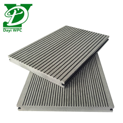 Lớp sàn WPC bền cho hồ bơi và khu vườn