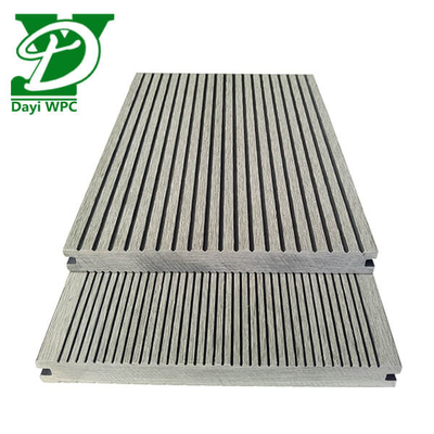 Lớp sàn gỗ nhựa tổng hợp hiện đại cho hồ bơi