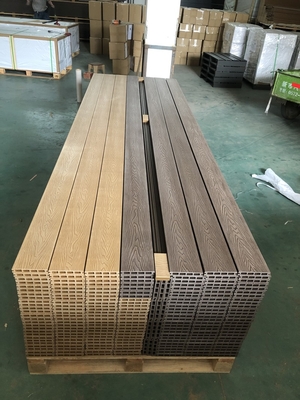 Màu tùy chỉnh Modern Hollow Composite Decking Capacity bền