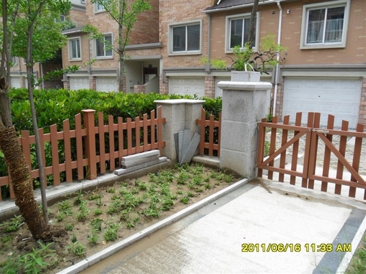 Lớp hàng rào tổng hợp WPC ngoài trời Màu sắc thiết kế tùy chỉnh cho vườn / sân