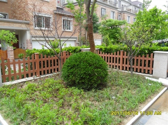 Lớp hàng rào tổng hợp WPC ngoài trời Màu sắc thiết kế tùy chỉnh cho vườn / sân